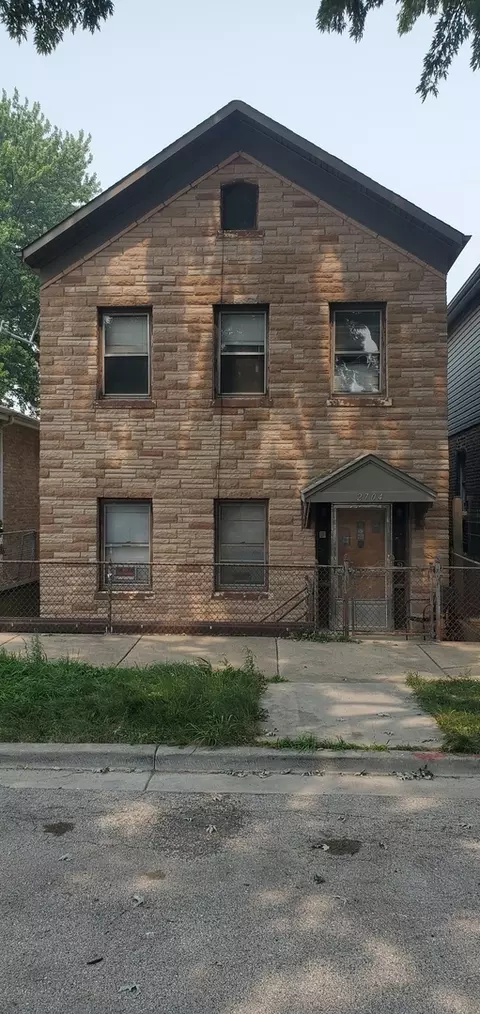 2704 S Hillock Ave, Chicago, IL 60608