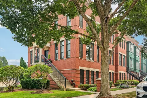 151 N Rose St #E, Palatine, IL 60067