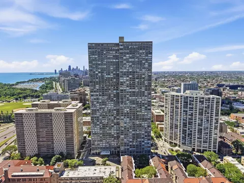 655 W Irving Park Rd #1704, Chicago, IL 60613