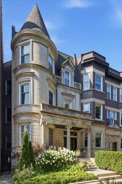 524 W Oakdale Ave #2, Chicago, IL 60657