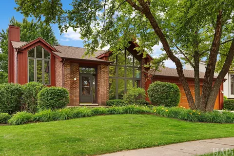 1219 Golf View Dr, Woodridge, IL 60517