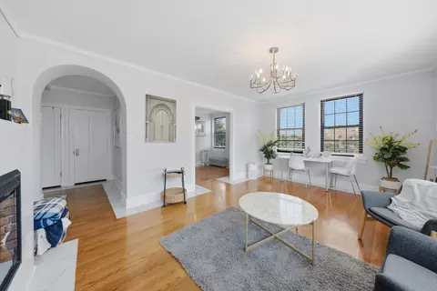 Living - 3017 E 78th St #3A, Chicago, IL 60649 photo 4 of 5