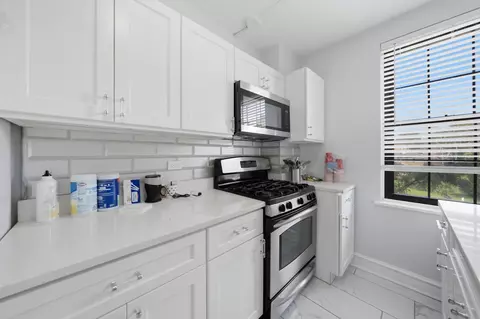 Kitchen - 3017 E 78th St #3A, Chicago, IL 60649 photo 3 of 4