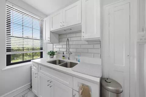 Kitchen - 3017 E 78th St #3A, Chicago, IL 60649 photo 4 of 4