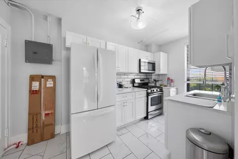 Kitchen - 3017 E 78th St #3A, Chicago, IL 60649 photo 1 of 4