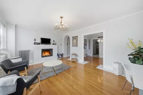 Living - 3017 E 78th St #3A, Chicago, IL 60649 photo 2 of 5