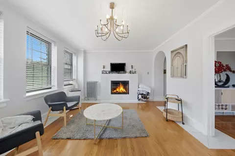 Living - 3017 E 78th St #3A, Chicago, IL 60649 photo 3 of 5