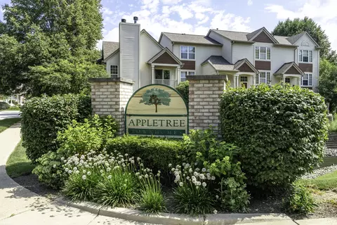1645 Apple Tree Ln, West Chicago, IL 60185