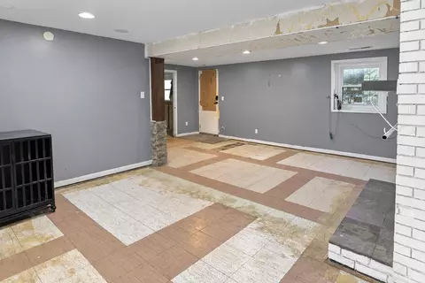 Living - 1317 Beverly Ln, Bloomington, IL 61701 photo 7 of 7