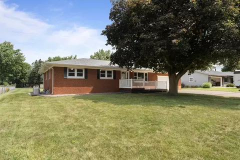 58 Douglas Dr, Coal Valley, IL 61240