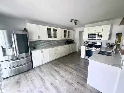 Kitchen - 1914 Olde Mill Rd, Plainfield, IL 60586 photo 1 of 3