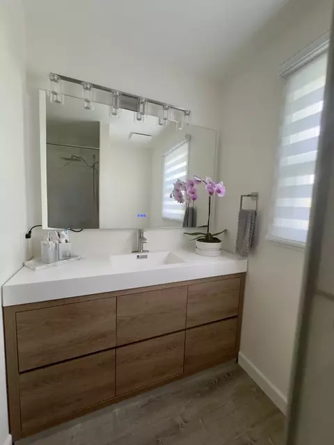 Bath - 1914 Olde Mill Rd, Plainfield, IL 60586 photo 2 of 6