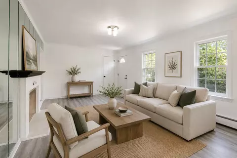 Living - Undisclosed, Des Plaines, IL 60016 photo 1 of 3