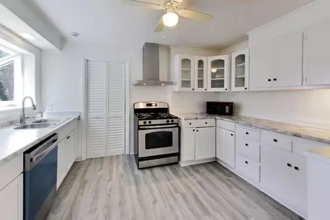 Kitchen - Undisclosed, Des Plaines, IL 60016 photo 2 of 2