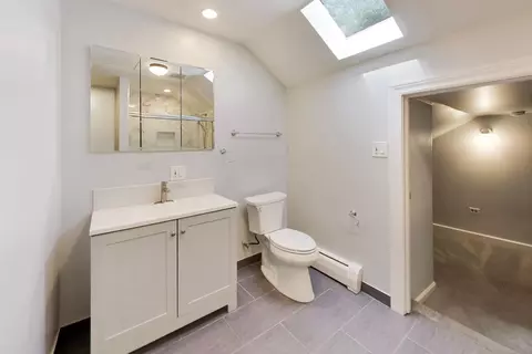 Bath - Undisclosed, Des Plaines, IL 60016 photo 2 of 4