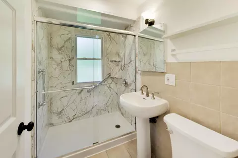 Bath - Undisclosed, Des Plaines, IL 60016 photo 4 of 4