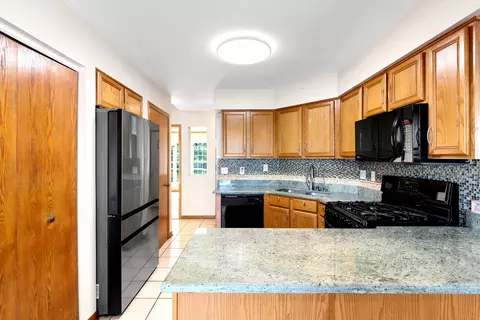 Kitchen - 14164 S Lehigh Dr, Plainfield, IL 60544 photo 4 of 6
