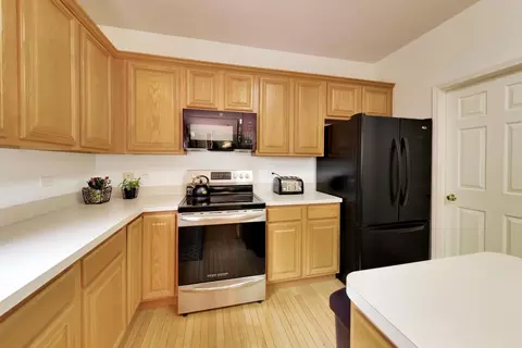 5660 Trinity Ct, Gurnee, IL 60031 photo 9