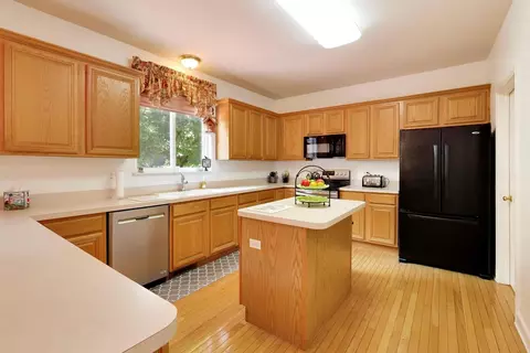 5660 Trinity Ct, Gurnee, IL 60031 photo 7