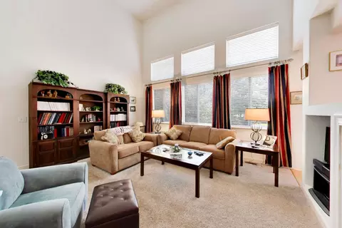 5660 Trinity Ct, Gurnee, IL 60031 photo 4