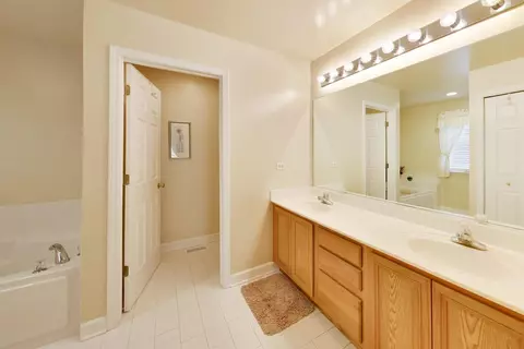 5660 Trinity Ct, Gurnee, IL 60031 photo 17