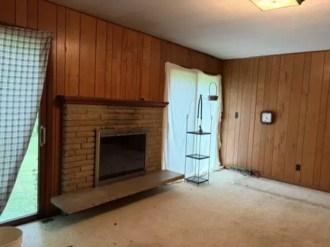 Living - 259 N 2559th Rd, Peru, IL 61354 photo 1 of 2