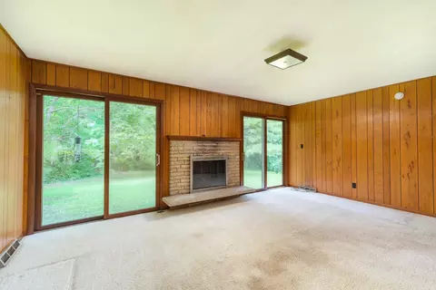 Living - 259 N 2559th Rd, Peru, IL 61354 photo 1 of 2
