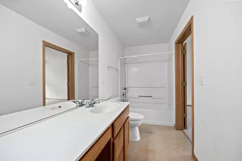 Bath - 24850 W Franklin Ln, Plainfield, IL 60585 photo 2 of 2