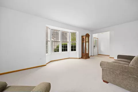Living - 24850 W Franklin Ln, Plainfield, IL 60585 photo 4 of 5