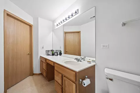 Bath - 24850 W Franklin Ln, Plainfield, IL 60585 photo 1 of 2