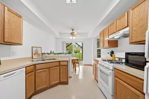 Kitchen - 24850 W Franklin Ln, Plainfield, IL 60585 photo 1 of 3