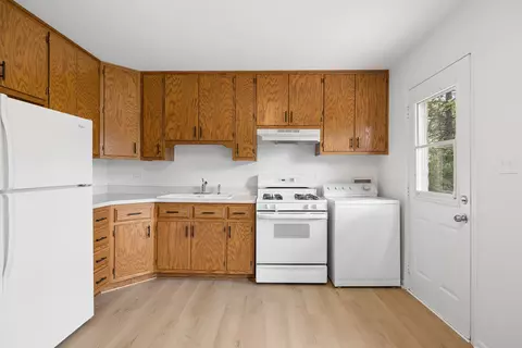 Kitchen - 300 Macgregor Rd, Lockport, IL 60441 photo 2 of 3