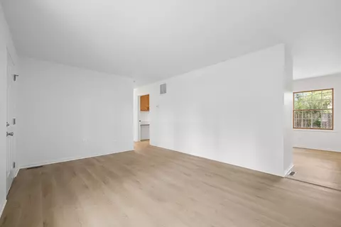 Living - 300 Macgregor Rd, Lockport, IL 60441 photo 3 of 3