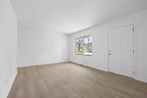 Living - 300 Macgregor Rd, Lockport, IL 60441 photo 1 of 3