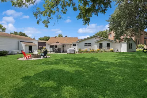 Exterior - 607 Rosedale Rd, Glenview, IL 60025 photo 4 of 5