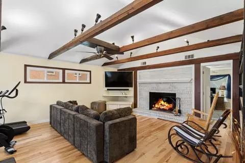 Living - 607 Rosedale Rd, Glenview, IL 60025 photo 2 of 4
