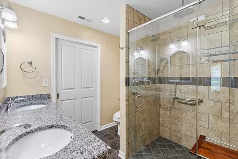 Bath - 607 Rosedale Rd, Glenview, IL 60025 photo 2 of 5