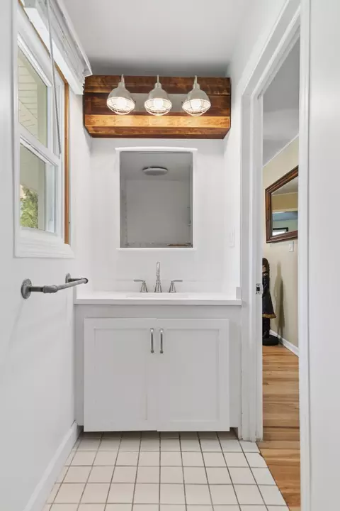 Bath - 607 Rosedale Rd, Glenview, IL 60025 photo 4 of 5