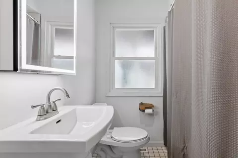 Bath - 607 Rosedale Rd, Glenview, IL 60025 photo 3 of 5