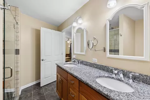 Bath - 607 Rosedale Rd, Glenview, IL 60025 photo 1 of 5