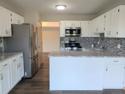 Kitchen - 9841 Cambridge Dr, Mokena, IL 60448 photo 1 of 2