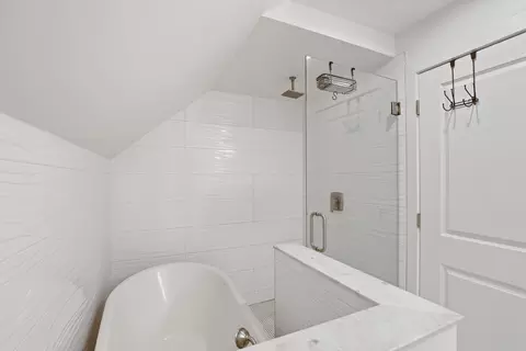 Bath - 4636 Custer Ave, Brookfield, IL 60513 photo 3 of 4