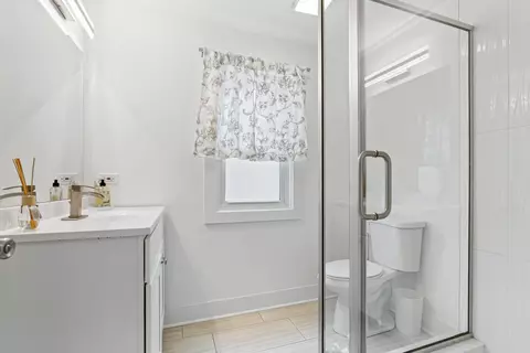 Bath - 4636 Custer Ave, Brookfield, IL 60513 photo 1 of 4