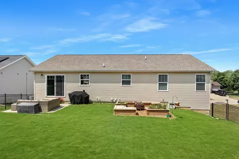 Exterior - 2510 Grey Fox Trl, Bloomington, IL 61705 photo 8 of 9