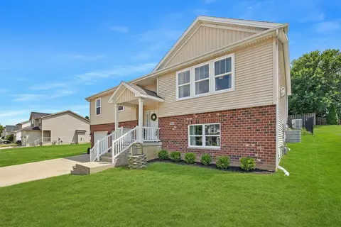 Exterior - 2510 Grey Fox Trl, Bloomington, IL 61705 photo 6 of 9