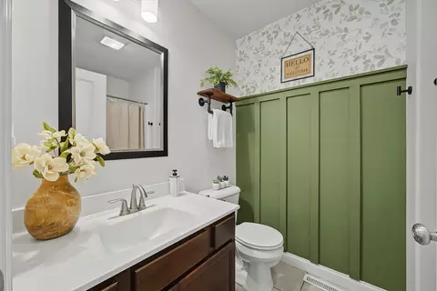 Bath - 2510 Grey Fox Trl, Bloomington, IL 61705 photo 3 of 5