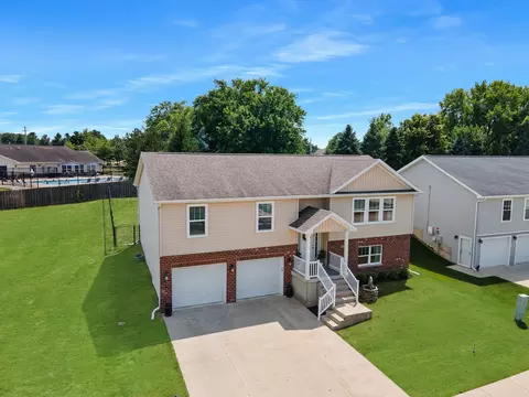 View/Area - 2510 Grey Fox Trl, Bloomington, IL 61705 photo 2 of 3