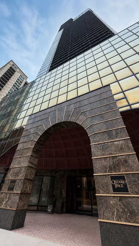 10 E Ontario St #4007, Chicago, IL 60611