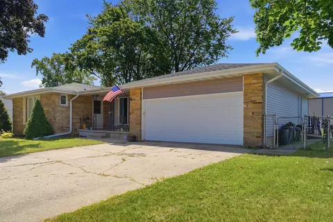 707 E 19th St, Sterling, IL 61081 photo 2