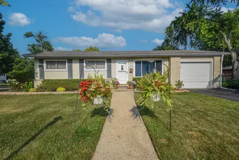 2605 W Vermont Ave, Waukegan, IL 60087
